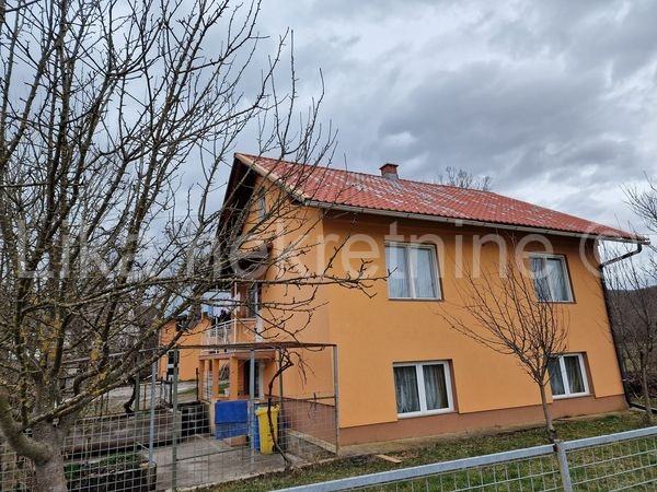 LIČKI OSIK - Vukšić - obiteljkska kuća, garaža, pomoćni objekt (prodaja)