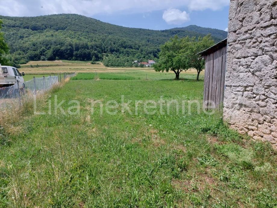 LIČKO LEŠĆE obiteljsko imanje (prodaja)