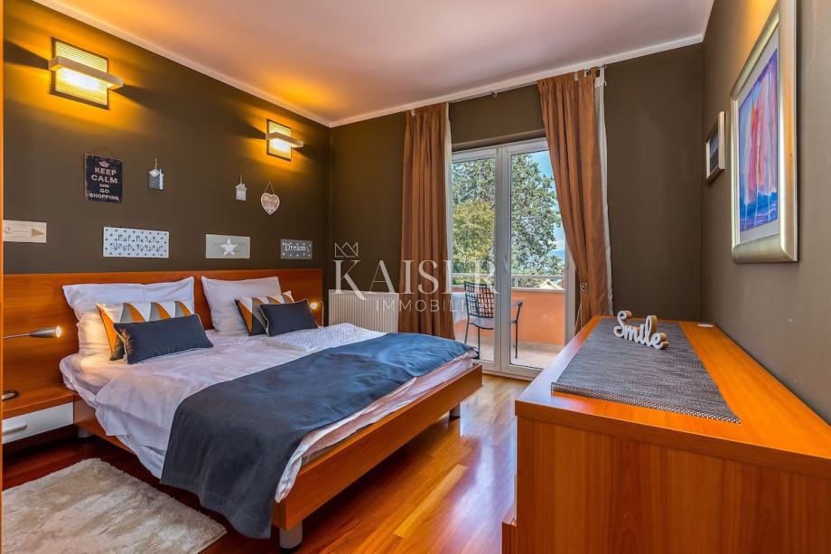 Lovran – Apartmanska vila s velikim zemljištem i projektom za boutique ...