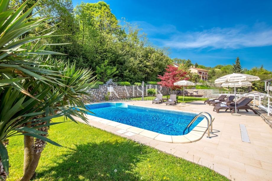 Lovran – Apartmanska vila s velikim zemljištem i projektom za boutique ...