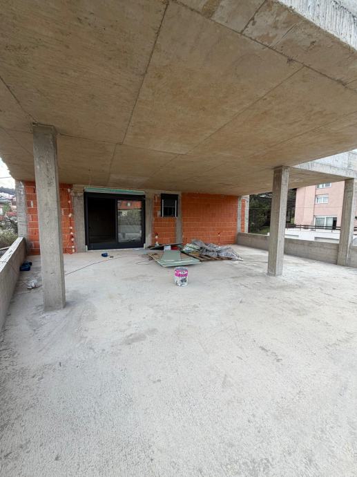 Luksuzni 4-sobni penthouse - 136.58 m2, USELJIVO LJETO 2026. — slika 1