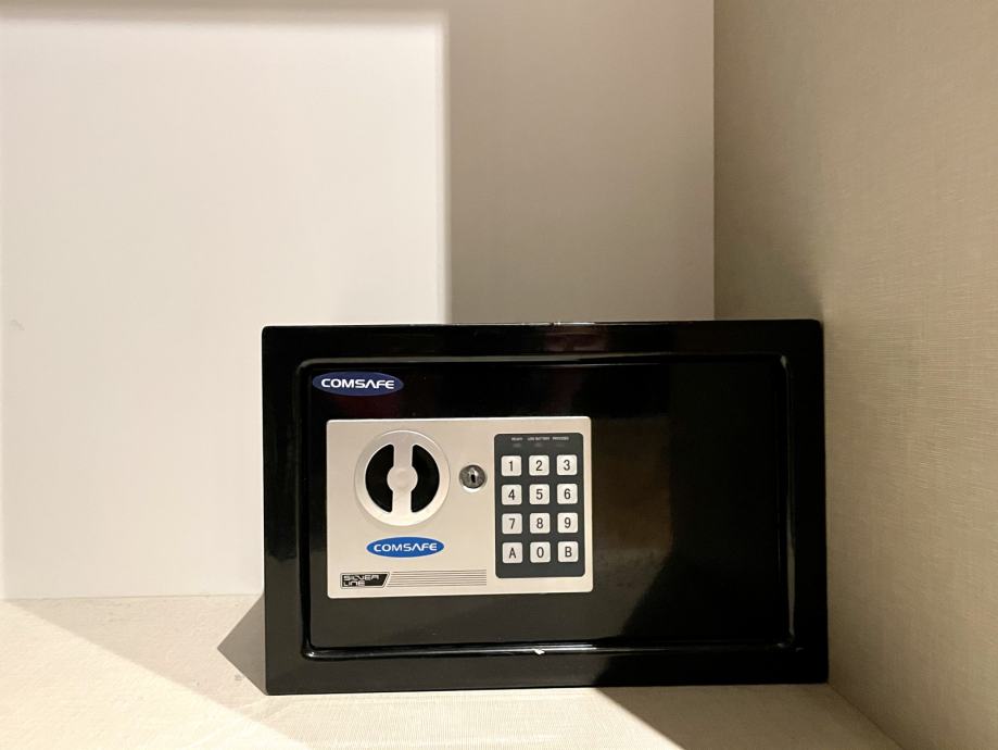 MAKSIMIR, PETROVA, TROSOBAN + PARKING 101 m2 (iznajmljivanje)