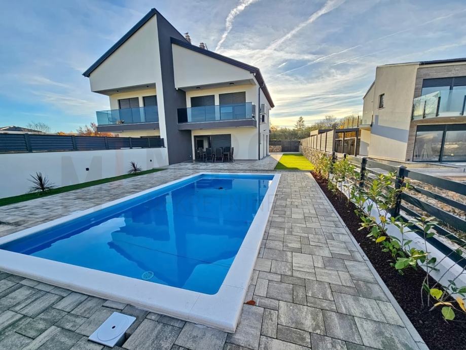 Malinska, dvojna kuća s bazenom i pogledom, PRODAJA! (prodaja)