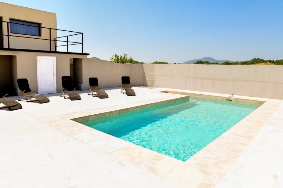 Moderna vila s bazenom i pogledom, parcela 2.500 m2, Sveta Nedelja (prodaja)