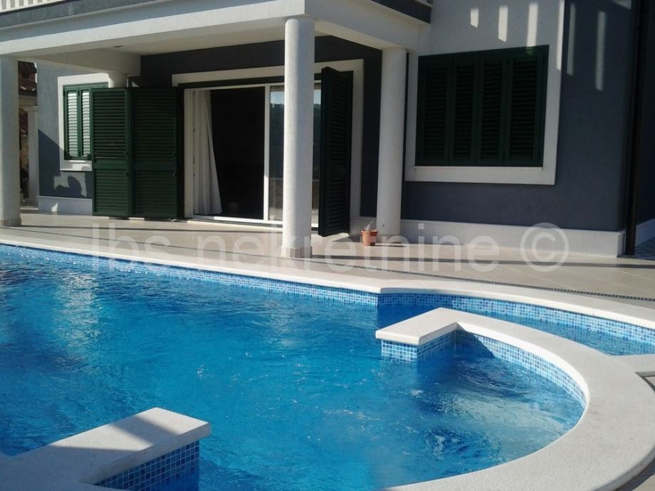 Moderna villa s bazenom!!! (prodaja)