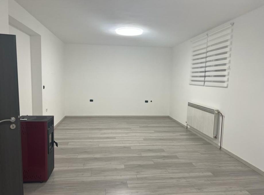 Najam poslovnog prostora 80 m2 u kući - Remetinec Blato Lanište (iznajmljivanje)