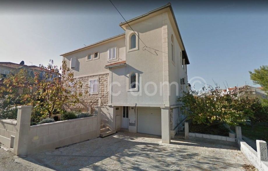 Odlična dvojna kuća za prodaju u Supetru (prodaja)