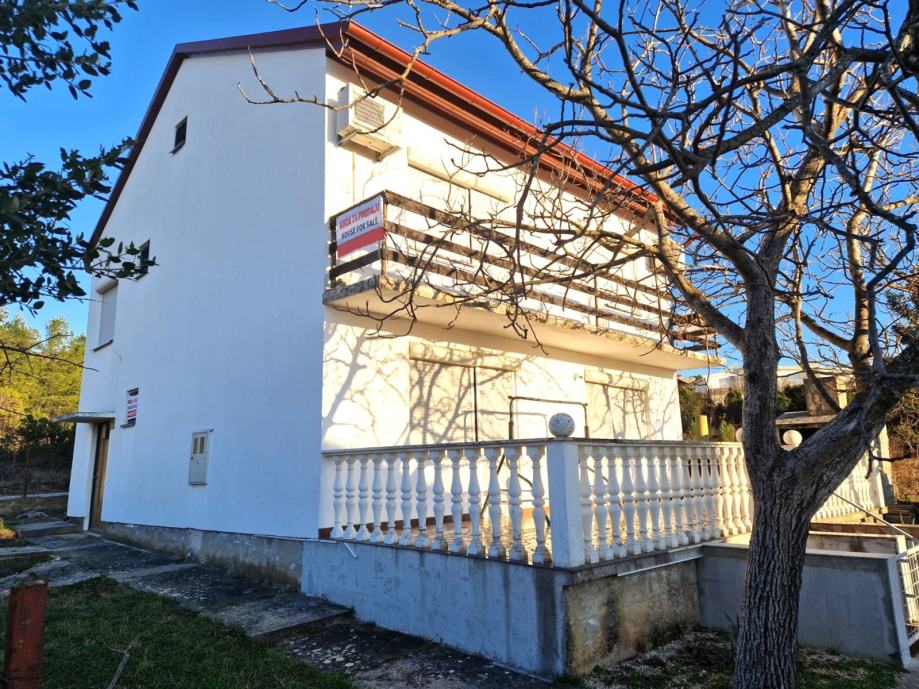 Održavana komforna kuća s velikom okućnicom, Karin Gornji, 150 m2 (prodaja)