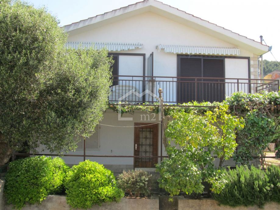 Čiovo, Trogir - kuća u mirnom okruženju (prodaja)