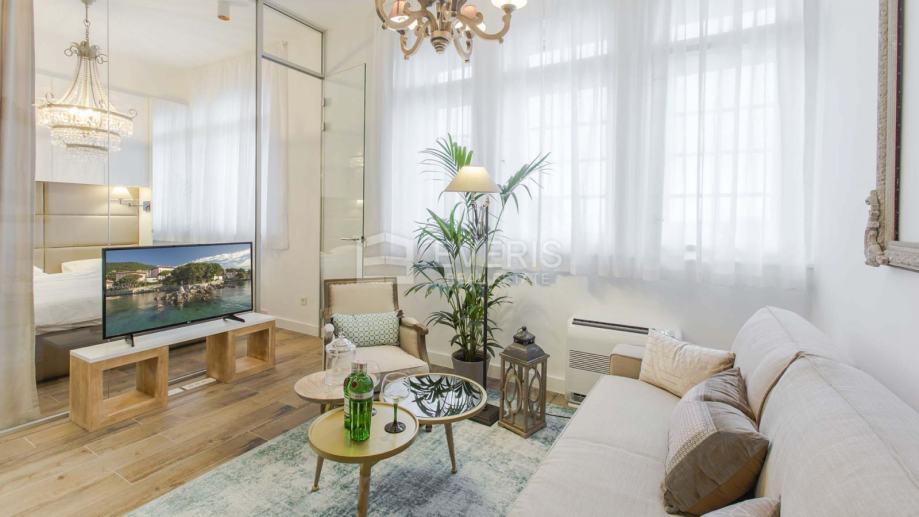 Opatija, centar, pet luksuznih apartmana, 200m2 — slika 1