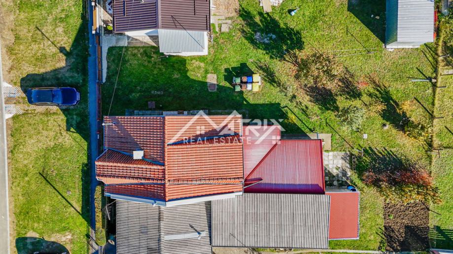 Osijek, Obiteljska kuća s terasom i potkrovljem, 2 kupaonice