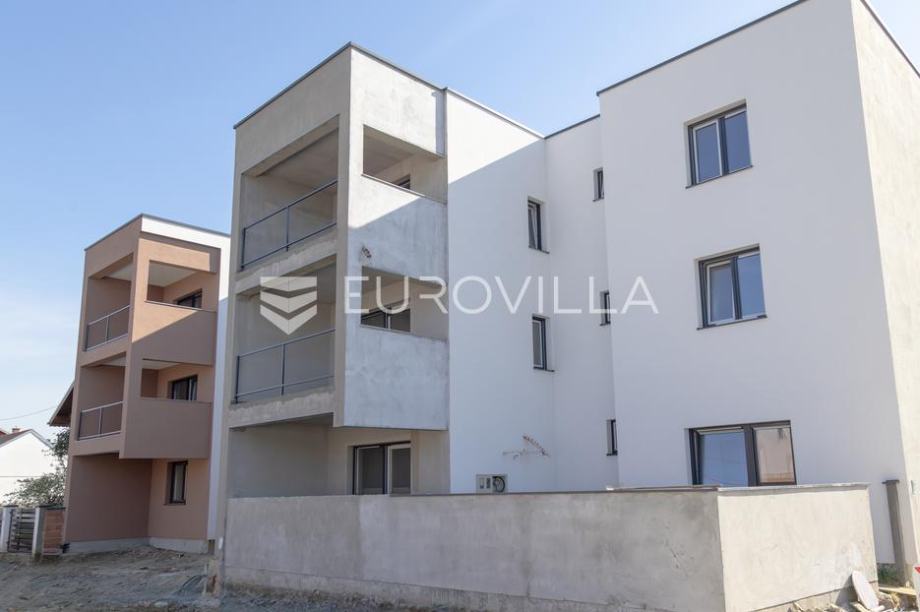 Osijek, Retfala, stan u urbanoj vili 100 m2 prizemlje sa dvorištem 50 (prodaja)