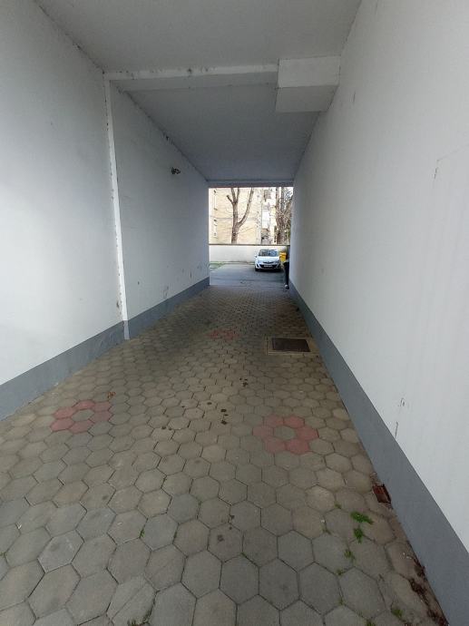 Osijek, Svetog Roka, dvosoban stan u novijoj gradnji s parkingom (prodaja)