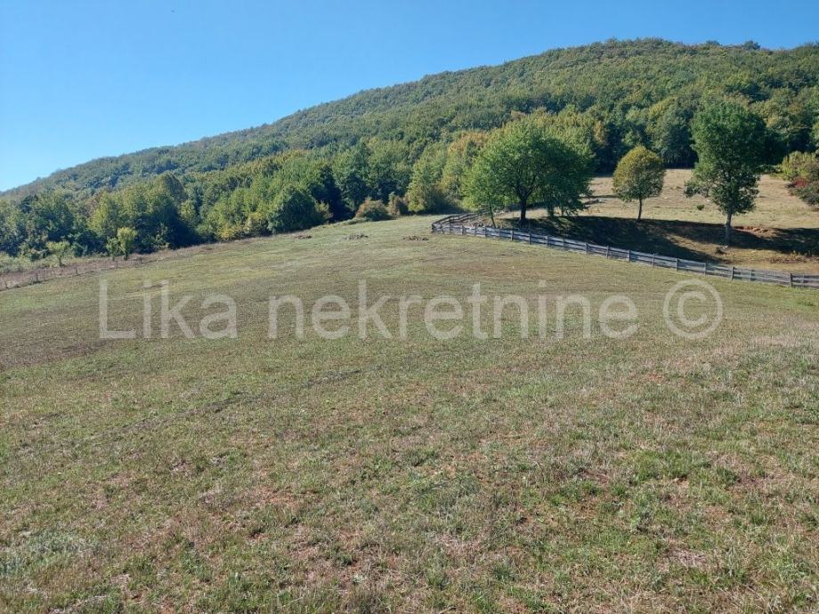 OTOČAC Staro selo poljoprivredno zemljište