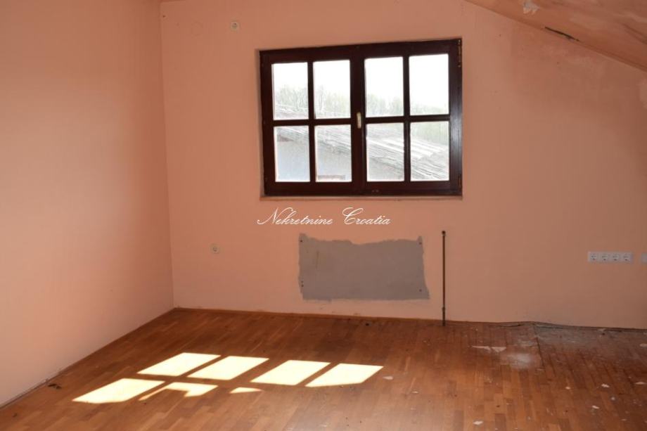 OTOK VIRJE KUĆA + HALA+ 26.000 m2 ZEMLJIŠTA U ZONI GRADNJE (prodaja)