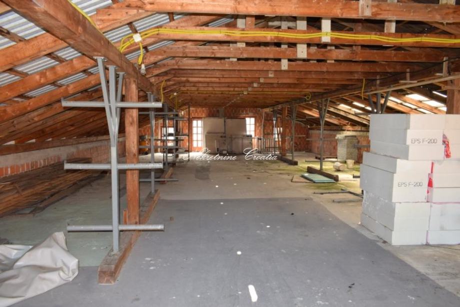 OTOK VIRJE KUĆA + HALA+ 26.000 m2 ZEMLJIŠTA U ZONI GRADNJE (prodaja)