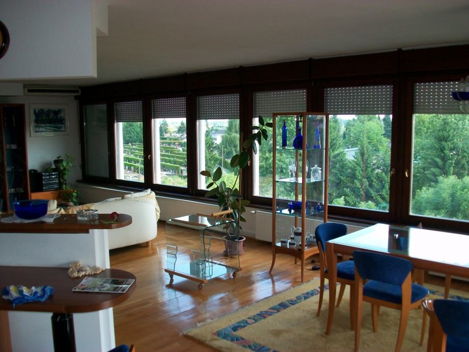 Prostrani stan s velikom terasom na Hebrangu, 165 m2 (prodaja)
