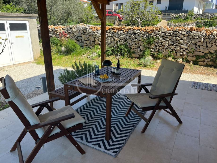 PETRČANE – KUĆA + GARAŽA | 349 m² PARCELA | 221 m OD MORA | UREDNA DOK — slika 1