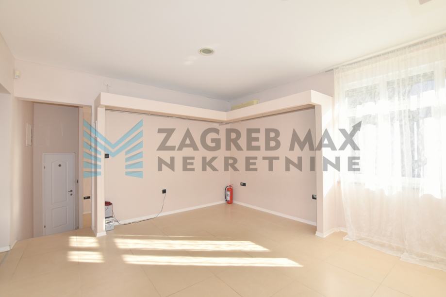 PETROVA ULICA blizu Jordanovca, uređeno za salon vjenčanica, parking