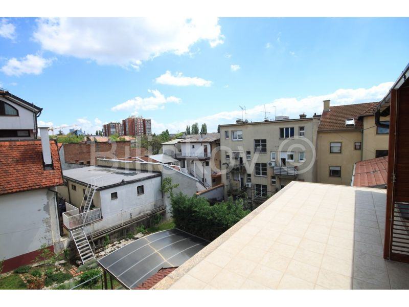 Petrova ulica, lijepa obiteljska kuća (prodaja)