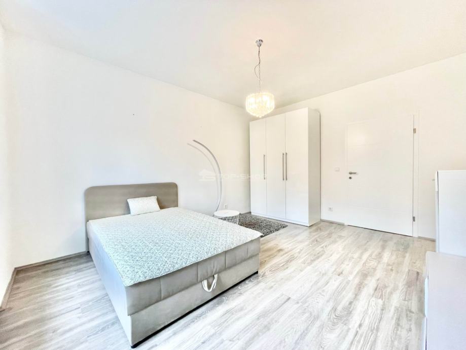 Petrova ulica, Novouređeni moderan dvosoban stan, 38m2 (prodaja)