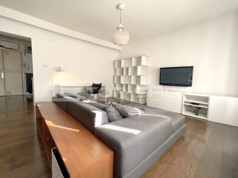 Petrova ulica, Novouređeni trosoban stan s balkonom i loggiom, 95.22m2