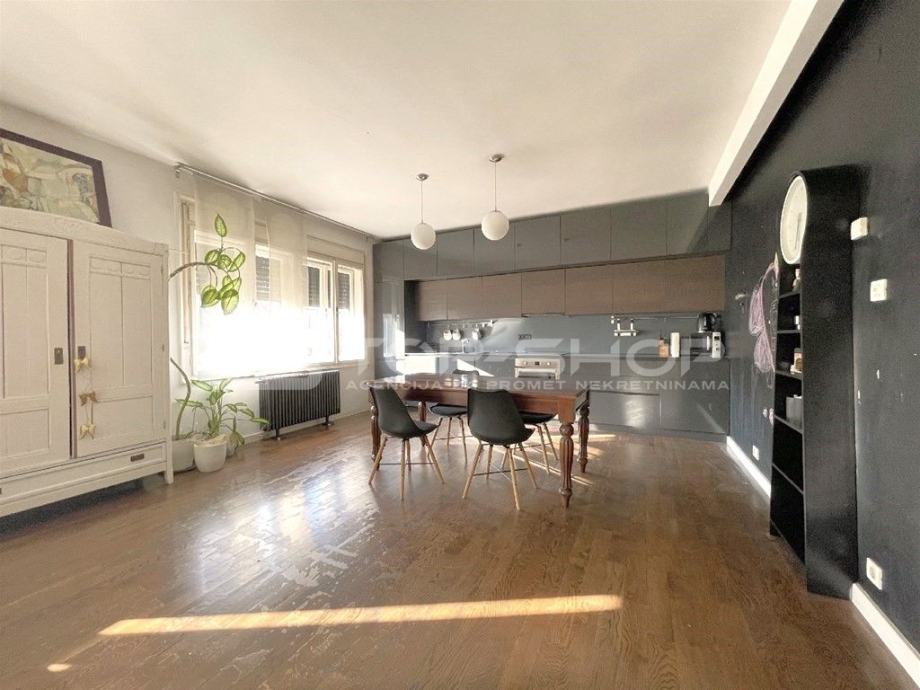 Petrova ulica, Novouređeni trosoban stan s balkonom i loggiom, 95.22m2