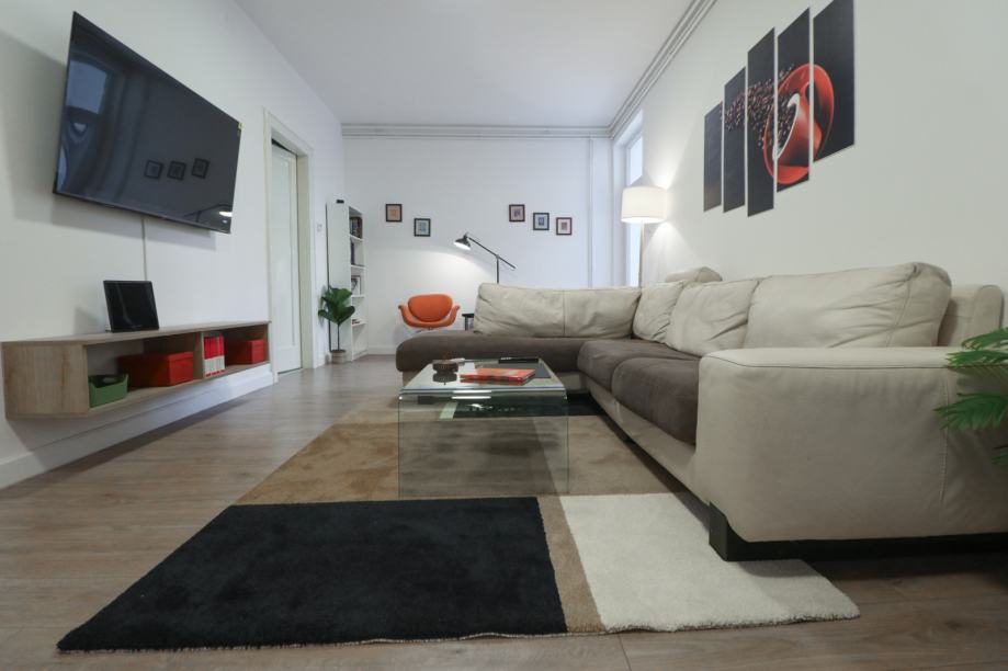 PETROVA ULICA, PREKRASAN MODERAN 4SOBAN STAN, PARKING (iznajmljivanje)