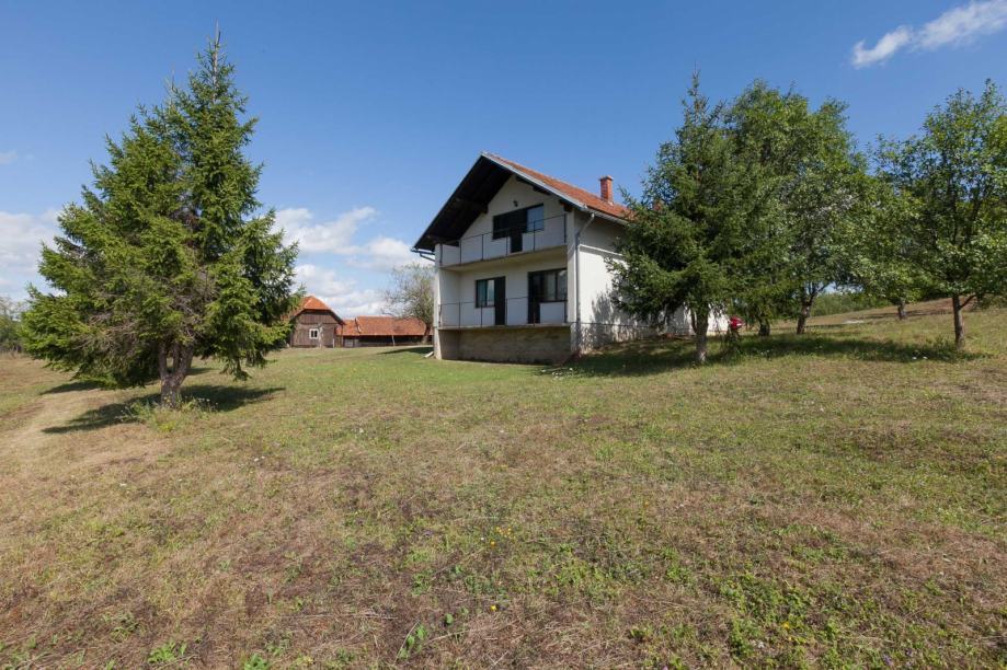 Prodajem imanje u Gornjem Sjeničaku, Karlovac, 74452 m2