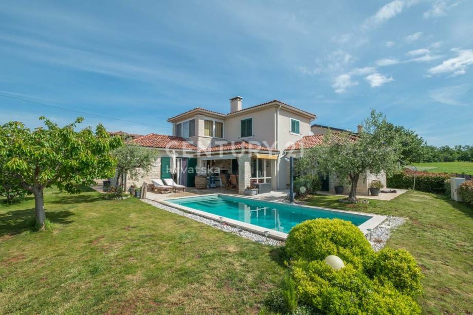 Poreč 8km, prekrasna mediteranska kuća (prodaja)