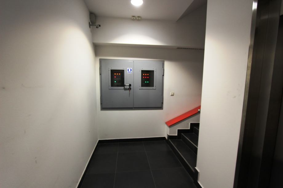 Poslovni prostor: (Jankomir), Kovinska uredski, 230 m2 III kat (lift) (iznajmljivanje)