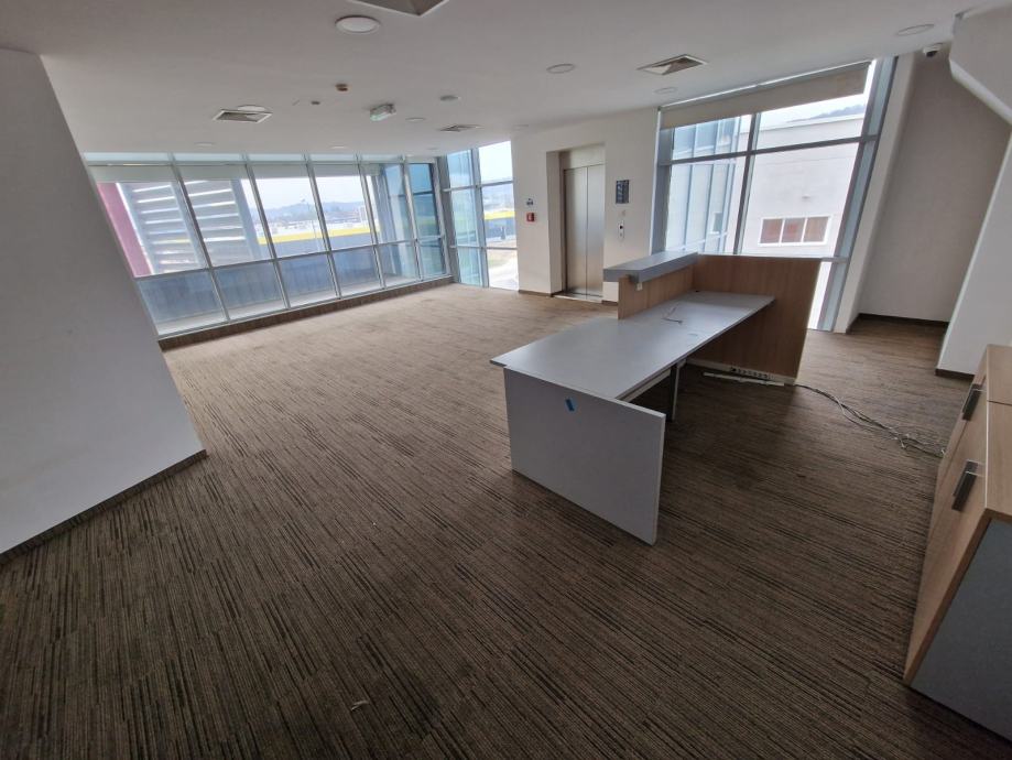 Poslovni prostor: Samobor, uredski, 150-250 m2 — slika 1