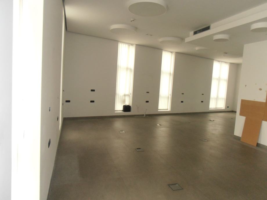 Poslovni prostor: Split, uredski/uslužne djelatnosti, 144 m2(Sukoišan) (iznajmljivanje)