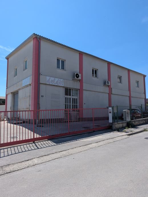 Poslovni prostor: Split, Uredsko,Skladišni i Proizvodni prostor 840 m2 — slika 1