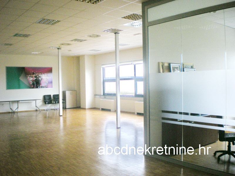 Poslovni prostor: Sveta Nedelja, uredski, 300 m2 (iznajmljivanje)