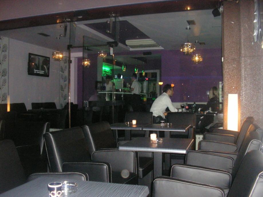 Caffe bar Zagreb (Kennedyev trg), ugostiteljski, 90+40m2 (iznajmljivanje)
