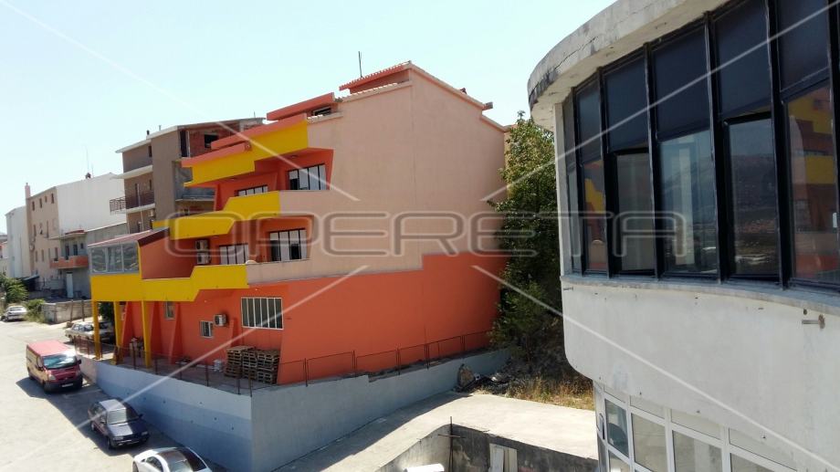 Poslovno stambeni objekt u Splitu, površine 710m2 (prodaja)