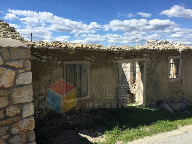 POVOLJNO: Kamena ruševina u Plominu (prodaja)