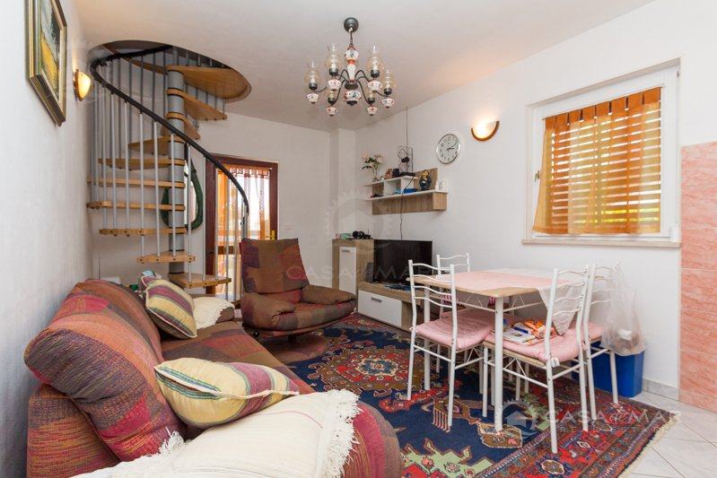 Predivan apartman u prizemlju s lijepom terasom (prodaja)
