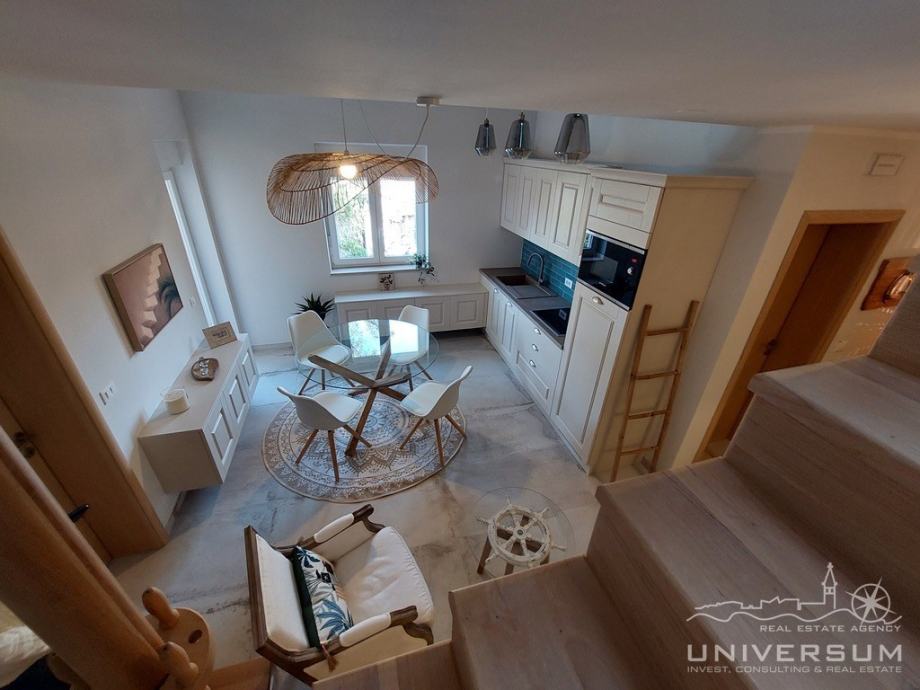 Predivan stan na prvom katu na 300m od plaže u okolici Umaga (prodaja)
