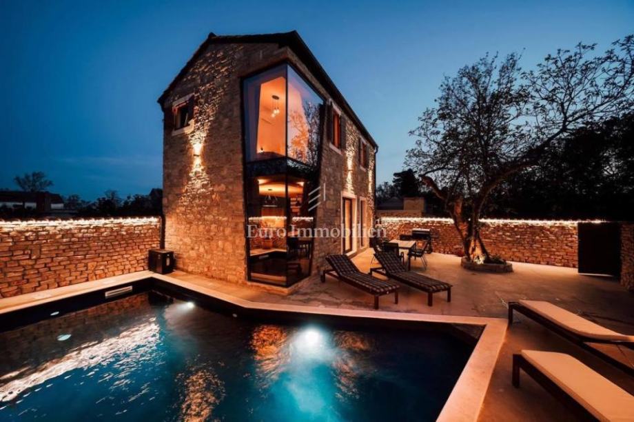 Prekrasna kamena kuća s bazenom, Privlaka (prodaja)
