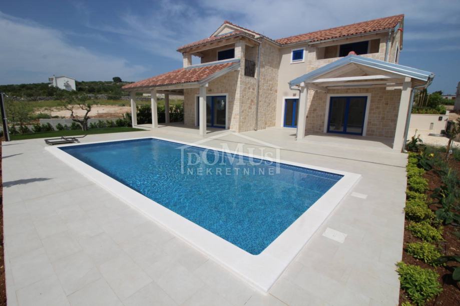 Primošten Villa sa bazenom u Mediteranskom stilu, pogled na more, mirn (prodaja)