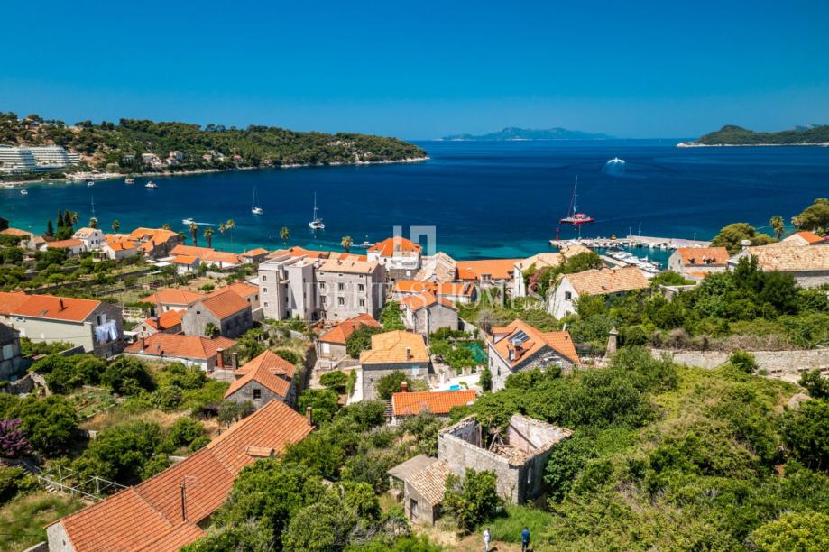 Prodaja dvojne ruševne kuće na otoku Lopudu kraj Dubrovnika (prodaja)