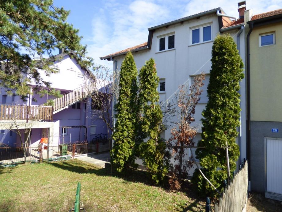 Prodaja kuće Zagreb - Gajnice, ulica Dubravica, višekatnica, 260 m2 (prodaja)