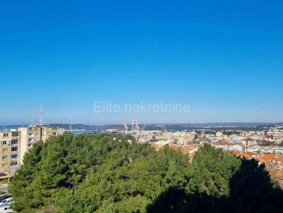 Pula, Vidikovac-potpuno uređen stan, lift, terasa, pogled na more ...