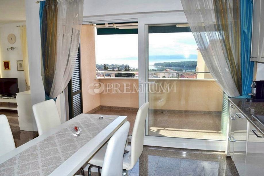 Punat, luksuzni apartman s prekrasnim pogledom na more! (prodaja)