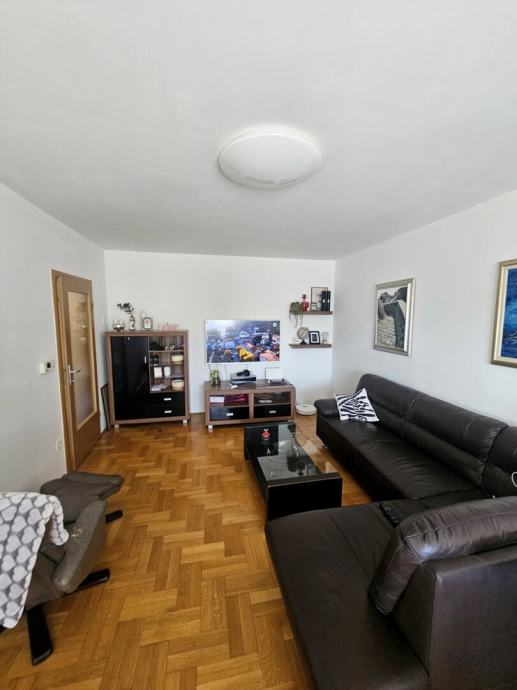 Ravnice, Stan 101.65 m2, Namješten, terasa + spremište + 2 garaže (prodaja)