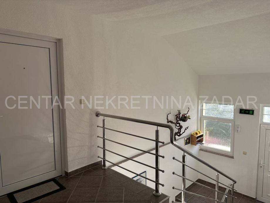 Ražanac, dva apartmana s pogledom na more - 125m2 (prodaja)