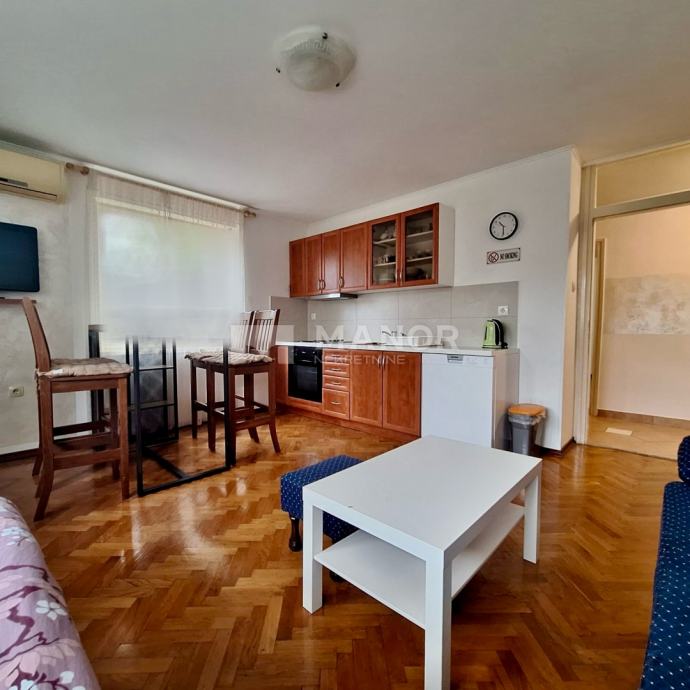RIJEKA, BULEVARD - Funkcionalan, adaptiran 3S+DB stan (prodaja)