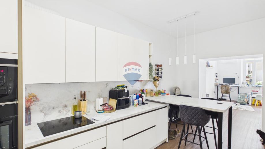 Rijeka, Centar, Luksuzno adaptiran stan, 65m2